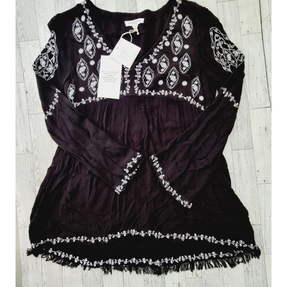 BeachLunchLounge Emani Black & White Embroidered Tunic Blouse Top Size X-Small - Picture 5 of 13
